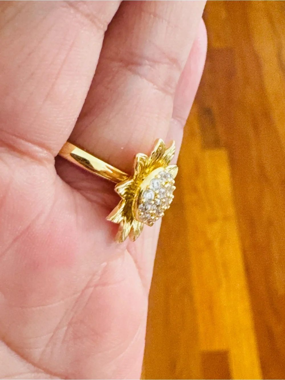 14K Gold Plated Sunflower rhinestone adjustable rotating Ring. New